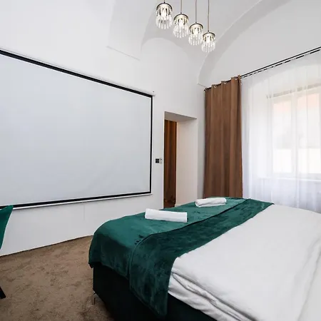 Spaya Jacuzzi Centrum - With Cinema & Private Parking Kösice