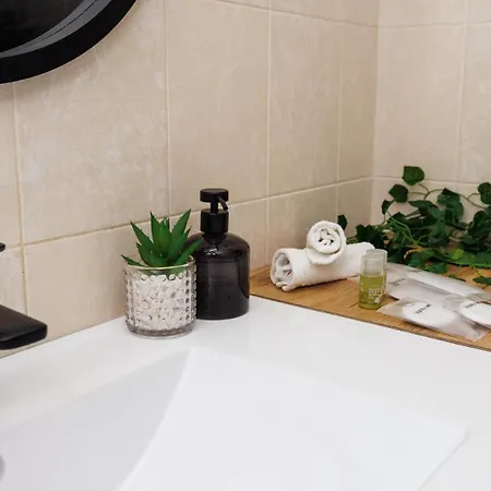 Spaya Jacuzzi Centrum - With Cinema & Private Parking * 코시체