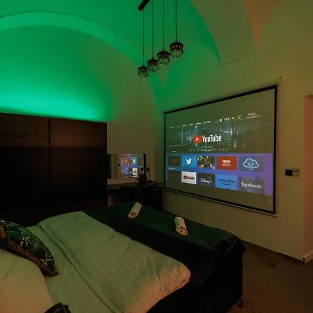 Apartment Spaya Jacuzzi Centrum - With Cinema & Private Parking Kosice
