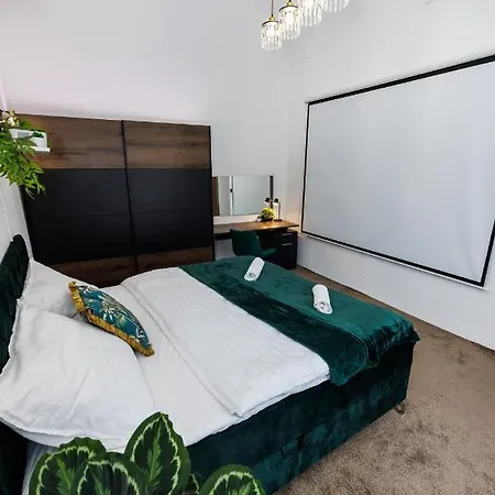 Spaya Jacuzzi Centrum - With Cinema & Private Parking *