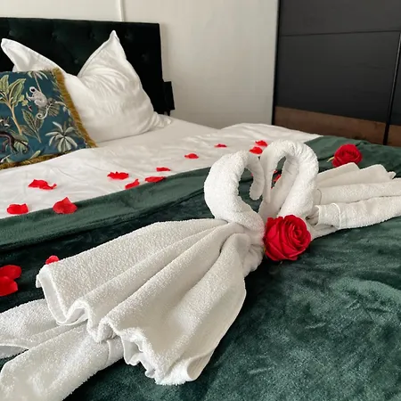 Spaya Jacuzzi Centrum - With Cinema & Private Parking 아파트 코시체