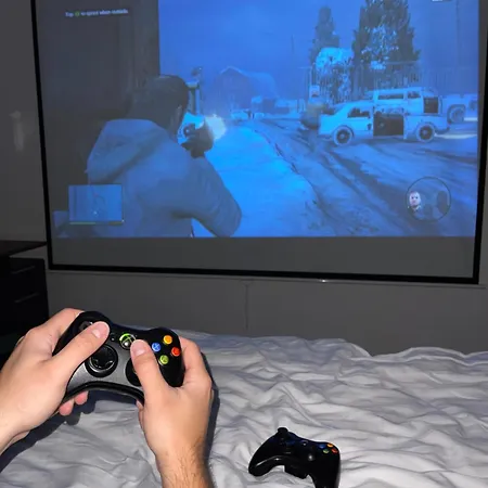 Spaya Jacuzzi Centrum - With Cinema & Private Parking * Kösice