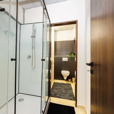 Spaya Jacuzzi Centrum - With Cinema & Private Parking * Košice