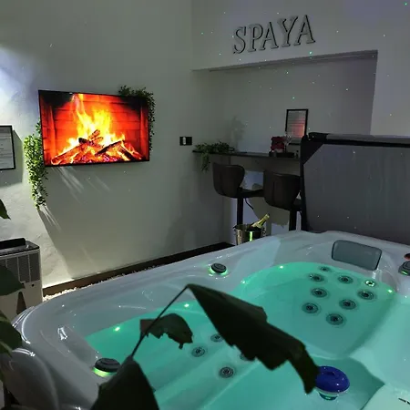Apartment Spaya Jacuzzi Centrum - With Cinema & Private Parking Košice