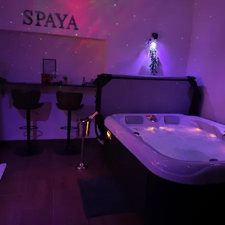 Spaya Jacuzzi Centrum - With Cinema & Private Parking Apartman