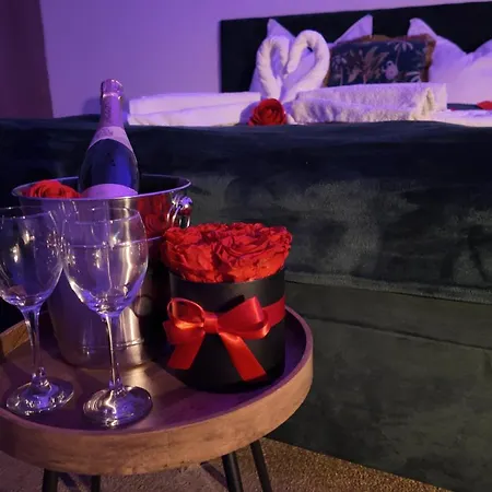 Spaya Jacuzzi Centrum - With Cinema & Private Parking *